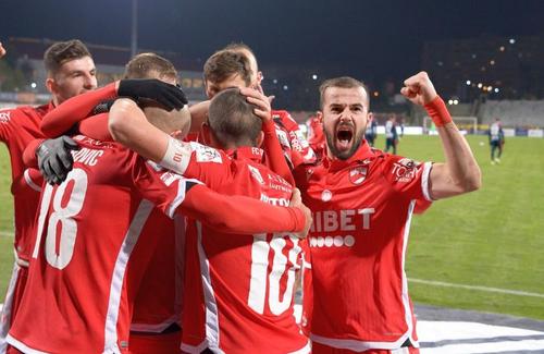 Fundașul Laurențiu Corbu (26 de ani) s-a adresat Comisiei pentru soluționarea litigiilor, pentru a recupera o restanță în valoare de 5.000 de euro de la Dinamo.