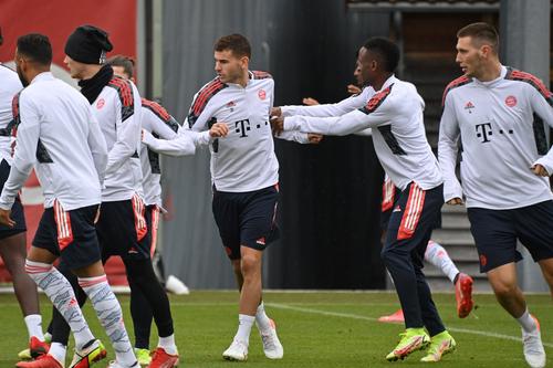 Lucas Hernandez (25 de ani) riscă 6 luni de închisoare în Spania. Luni, fundașul lui Bayern s-a dus la Madrid și judecătorul i-a permis să se întoarcă ieri la echipă și să evolueze azi contra Benficăi