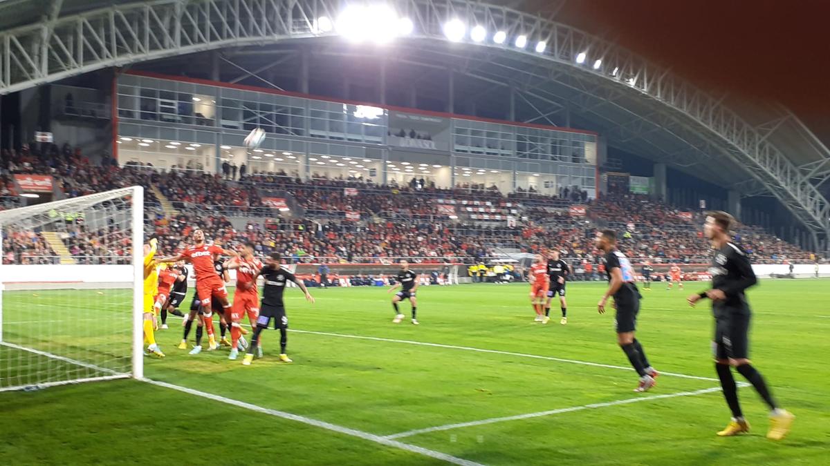 A râs de Keșeru după ce a văzut UTA - FCSB: „Bătrânețea nu iartă pe nimeni, parcă ești operat de reflexe”
