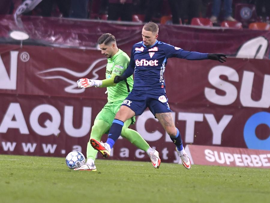 Desley Ubbink // FOTO: Imago Și-a exclus jucătorul din lot imediat după FCSB - UTA: „Nu avea sens să ne chinuim unul pe altul”