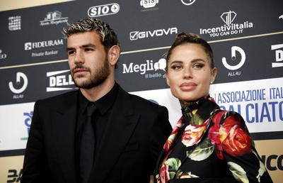 Spaimă teribilă pentru un star de la Milan: casa lui a fost prădată de hoți » Iubita și copilul de 6 luni erau în locuință când s-a comis jaful