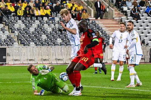 UEFA a hotărât astăzi ca Belgia - Suedia, suspendat luni seară la pauză după ce doi fani scandinavi au fost asasinați la Bruxelles, să nu se mai reia și scorul final să fie 1-1. Foto: Imago