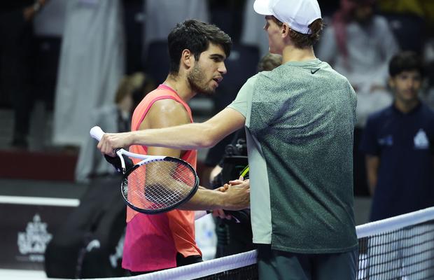 Jannik Sinner și-a luat revanșa pentru Beijing și l-a învins pe Carlos Alcaraz în Arabia Saudită