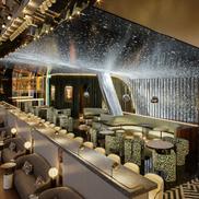 Sky Bar, aflat pe acoperișul OZN-ului Santiago Bernabeu din Madrid / Foto: room 1804 DESIGN
