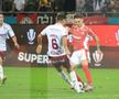 Lars Kramer vs Raul Opruț, în Dinamo - Rapid, 0-2 (19 octombrie 2025). Foto: Ionuț Iordache&Cristi Preda (GSP)