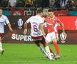 Lars Kramer vs Raul Opruț, în Dinamo - Rapid, 0-2 (19 octombrie 2025). Foto: Ionuț Iordache&Cristi Preda (GSP)