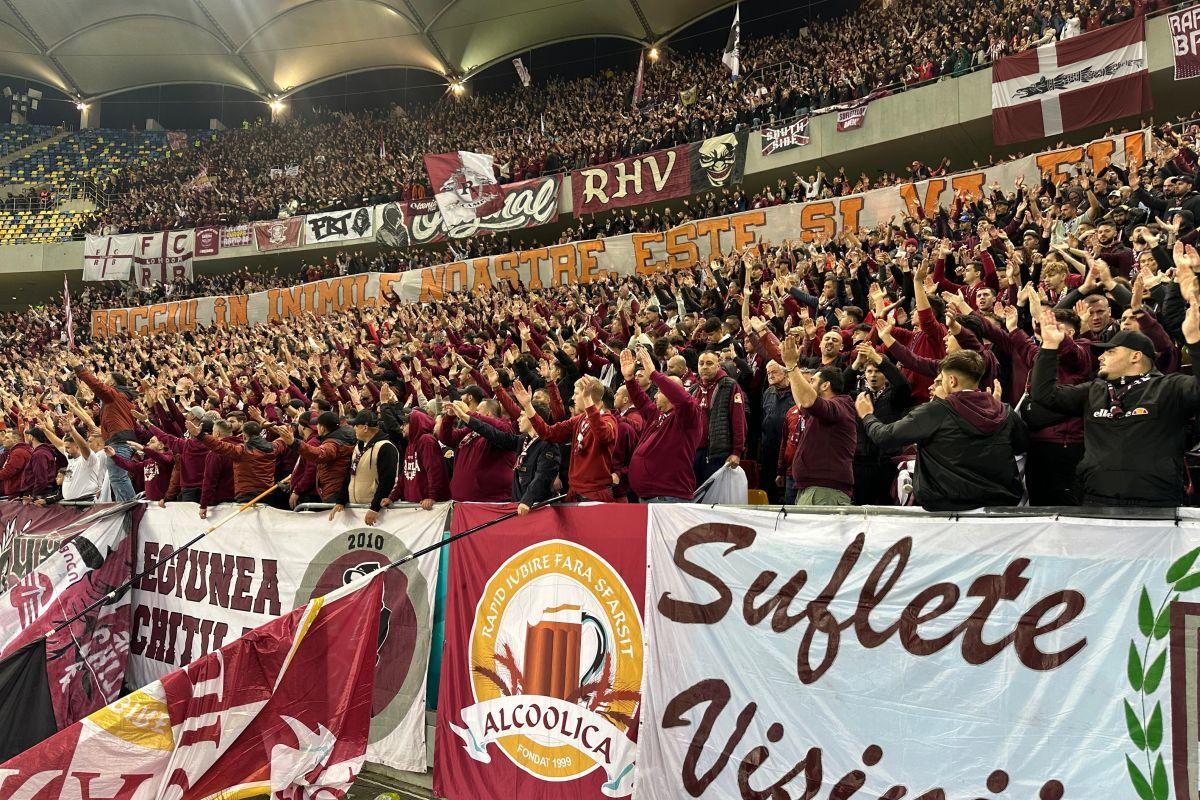 Galeriile s-au războit prin mesaje în Dinamo - Rapid » „Câinii” le-au luat fața giuleștenilor