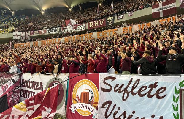 Galeriile s-au războit prin mesaje în Dinamo - Rapid » „Câinii” le-au luat fața giuleștenilor