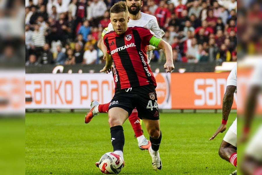 Alexandru Maxim, pasă de gol în Gaziantep - Antalyaspor // foto: X @ Gaziantep Salariu dublu pentru Alexandru Maxim de la noul club al lui Borza! » Anunțul făcut de președintele lui Gaziantep
