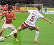 Daniel Armstrong vs Alex Pașcanu, în Dinamo - Rapid, 0-2 (19 octombrie 2025). Foto: Ionuț Iordache&Cristi Preda (GSP)