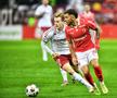 Tobias Christensen vs Daniel Armstrong, în Dinamo - Rapid, 0-2 (19 octombrie 2025). Foto: Ionuț Iordache&Cristi Preda (GSP)