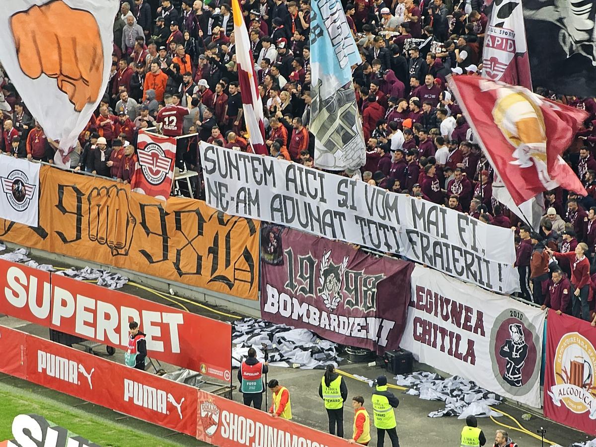 Mesajele afișate de galerii în Dinamo - Rapid