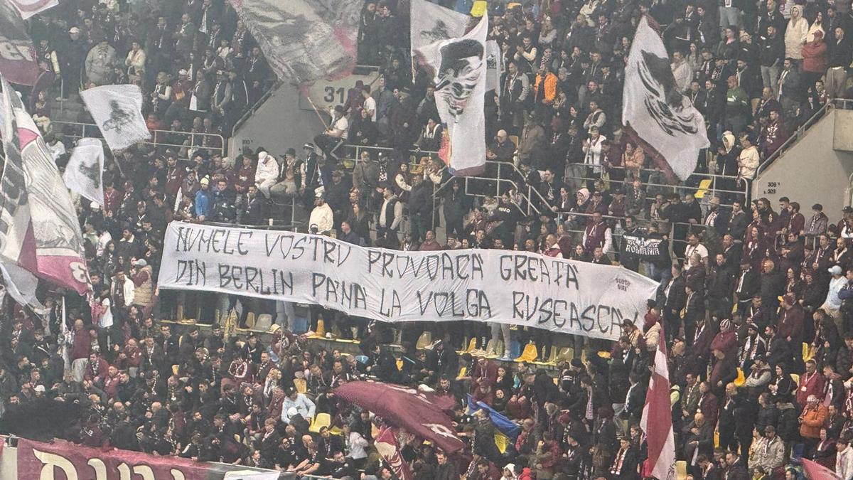 Mesajele afișate de galerii în Dinamo - Rapid