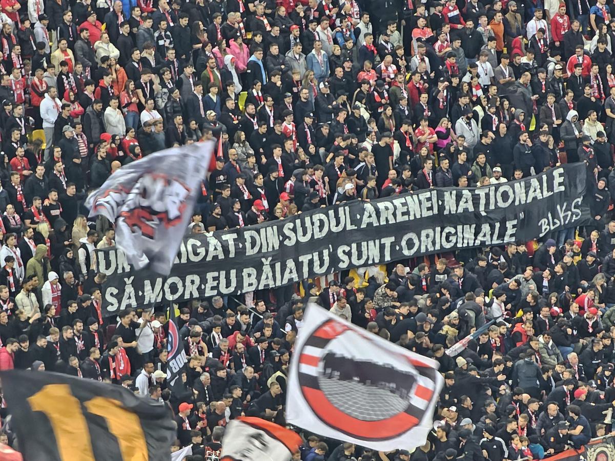 Mesajele afișate de galerii în Dinamo - Rapid