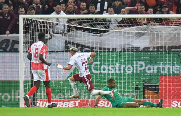 Dinamo nu o bate pe Rapid de 10 ani! Giuleștenii și-au anesteziat rivala cu două goluri dintr-un singur șut pe poartă!