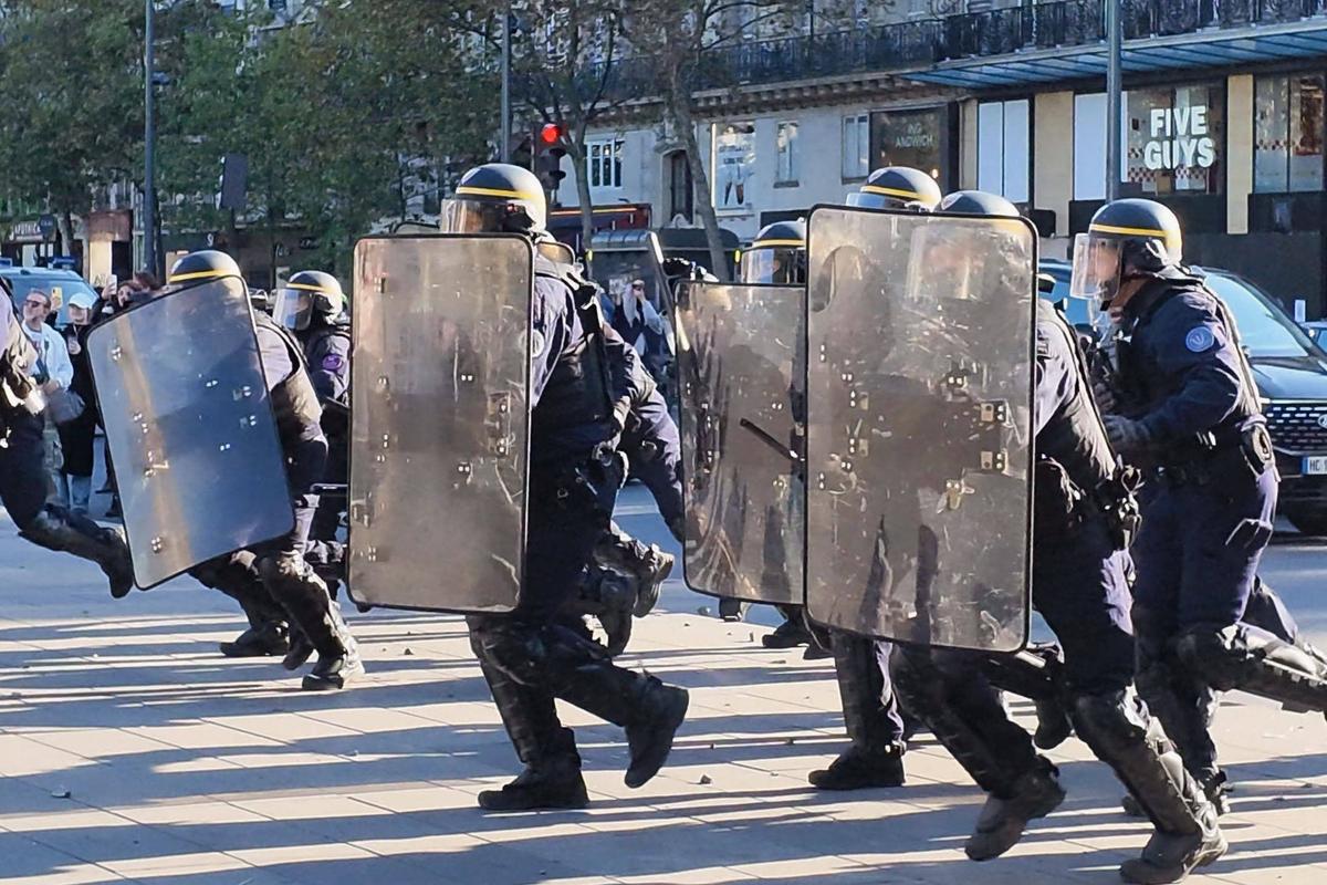 Imagini ireale din haosul de la Paris: poliția franceză a cerut amânarea blockbusterului PSG - Barcelona