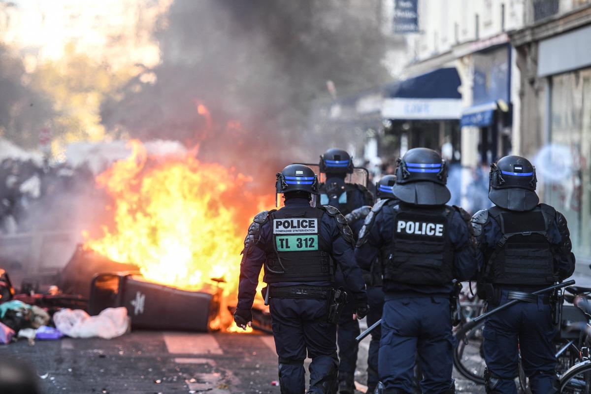 Două cluburi uriașe, prădate de protestatarii din Franța