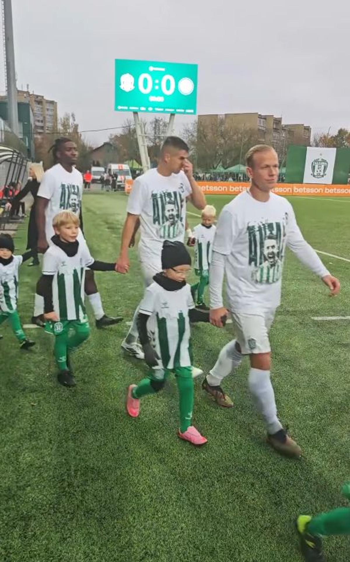 „Mulțumim, Bombardierule!” » Mesaj în limba română pe stadionul din Europa, la retragerea fostului campion din Liga 1