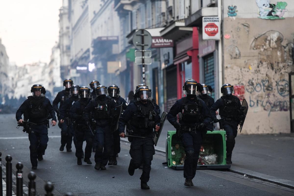 Imagini de la dezastrul rămas în urma protestelor din Franța