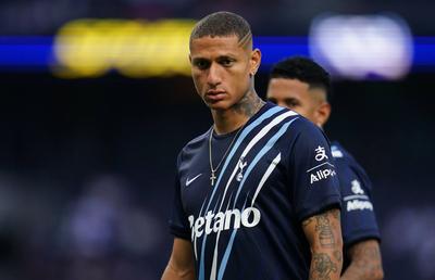 Richarlison se ia de candidatul la președinția Braziliei: „Mi-a furat insula privată”