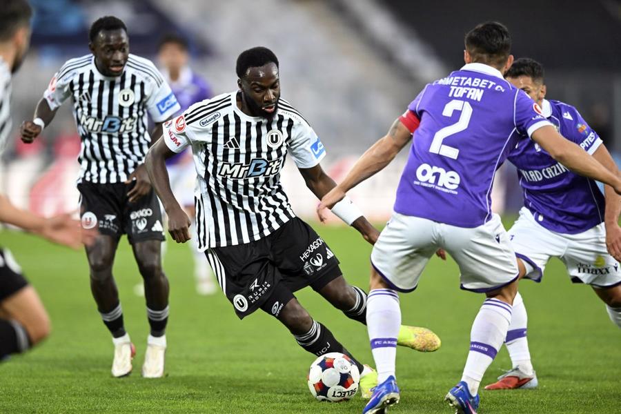După remiza cu FC Argeș 2-2, apele s-au tulburat pe banca tehnică a lui U Cluj. Foto: sportpictures.eu Ultimele vești despre rezilierea Cristiano Bergodi - U Cluj: clauza care complică „divorțul” + De ce e nemulțumit antrenorul italian