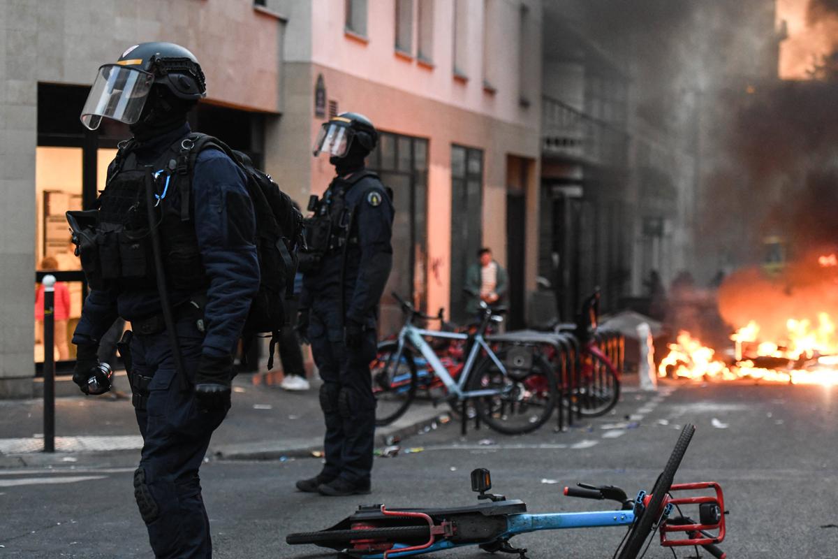 Imagini de la dezastrul rămas în urma protestelor din Franța