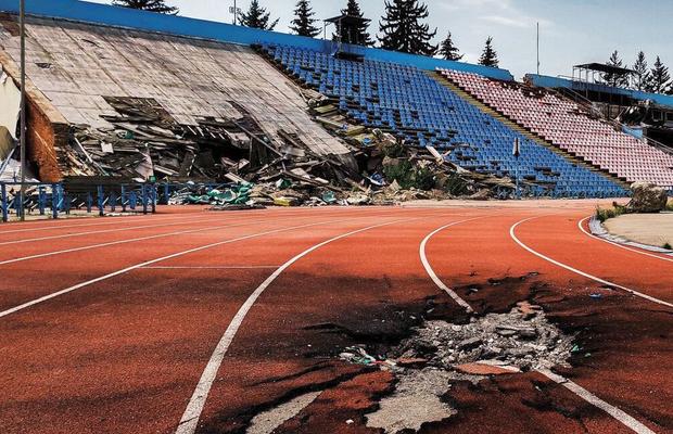 Ce a mai rămas din stadioanele Ucrainei, după aproape 5 ani de război » Imaginile devastatoare, adunate într-o carte-document