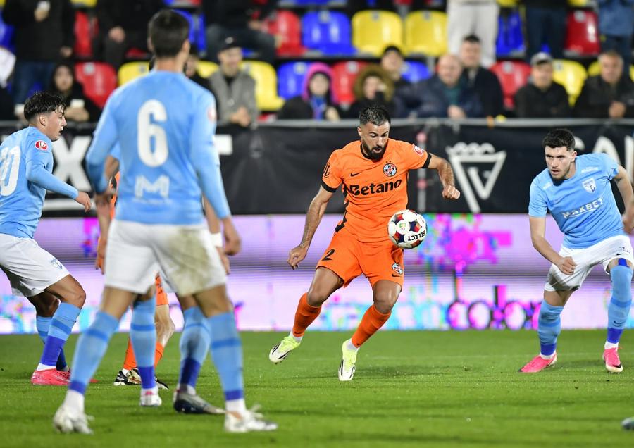Valentin Crețu, în FC Voluntari - FCSB // foto: Cristi Preda (GSP) Basarab Panduru l-a „boxat” pe titularul de la FCSB: „Eu n-am văzut așa ceva! Ai cuie în talpă?”
