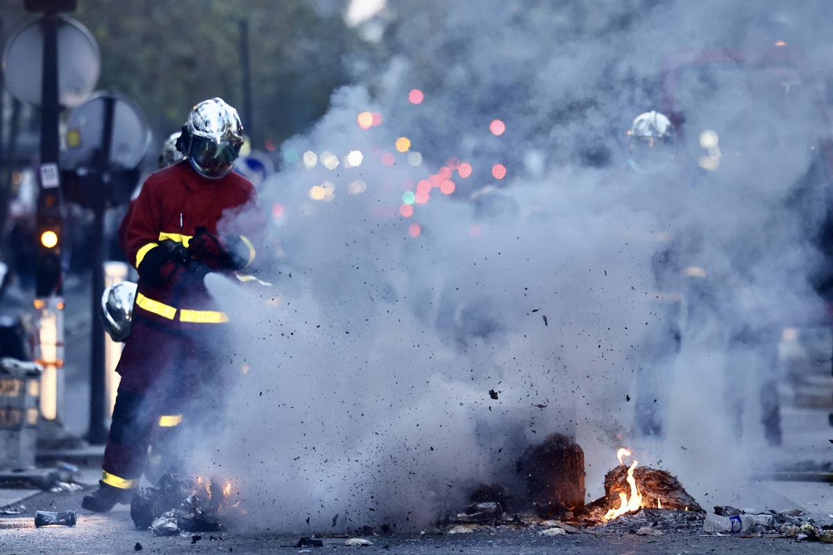Imagini din haosul care a cuprins Parisul în aceste zile // foto: Imago