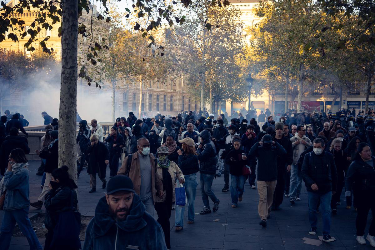 Imagini ireale din haosul de la Paris: poliția franceză a cerut amânarea blockbusterului PSG - Barcelona