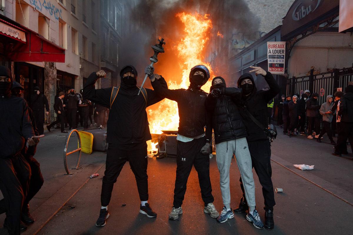 Imagini de la dezastrul rămas în urma protestelor din Franța