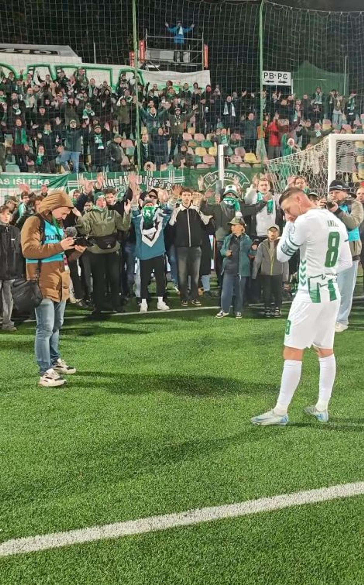„Mulțumim, Bombardierule!” » Mesaj în limba română pe stadionul din Europa, la retragerea fostului campion din Liga 1