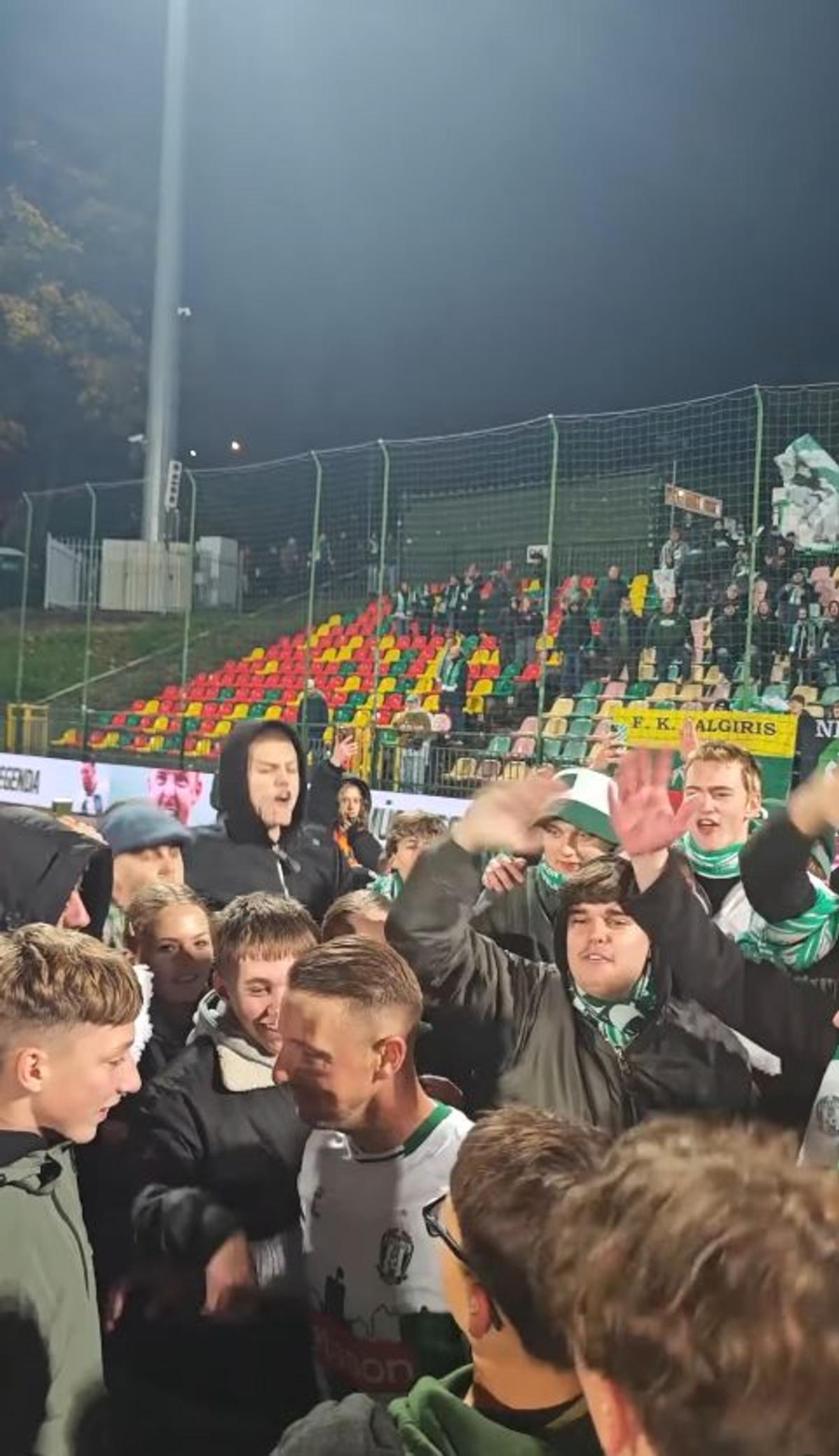 „Mulțumim, Bombardierule!” » Mesaj în limba română pe stadionul din Europa, la retragerea fostului campion din Liga 1