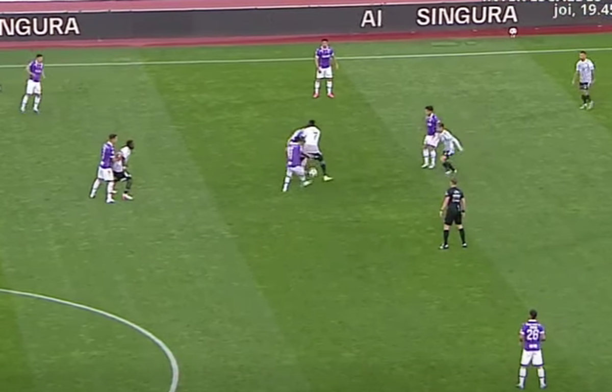 Cea mai bizară decizie de arbitraj din acest sezon în Superligă! Motivul uluitor pentru care a fost anulat golul în U Cluj - FC Argeș