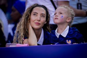 Soția vedetei lui PSG ia partea protestatarilor: „Nu vă mai scandalizați pentru vitrinele de lux!”