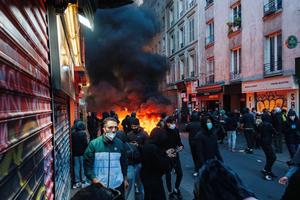 Imagini ireale din haosul de la Paris: poliția franceză a cerut amânarea blockbusterului PSG - Barcelona