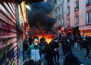 Imagini ireale din haosul de la Paris: poliția franceză a cerut amânarea blockbusterului PSG - Barcelona