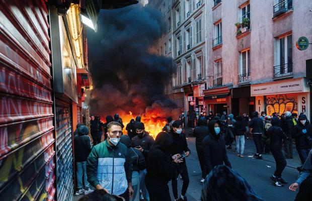 Imagini ireale din haosul de la Paris: poliția franceză a cerut amânarea blockbusterului PSG - Barcelona