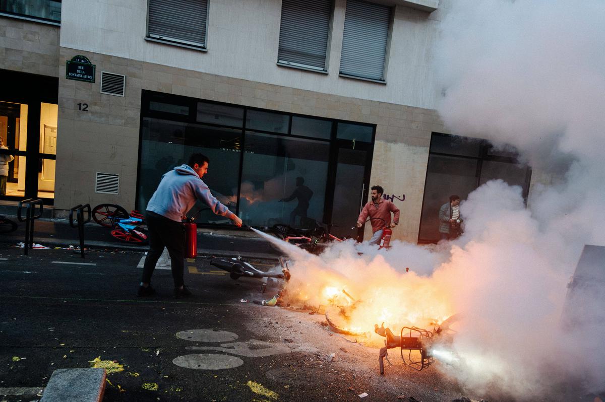 Imagini din haosul care a cuprins Parisul în aceste zile // foto: Imago