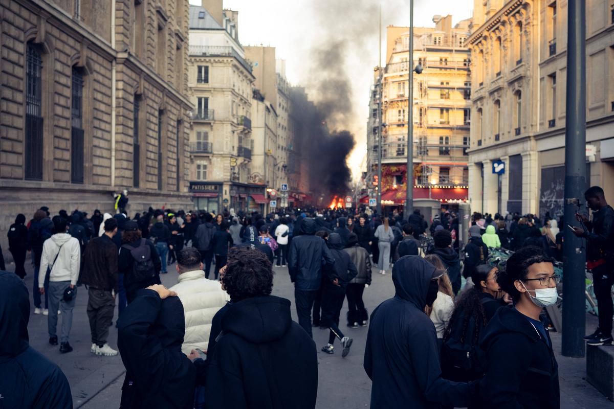 Imagini ireale din haosul de la Paris: poliția franceză a cerut amânarea blockbusterului PSG - Barcelona