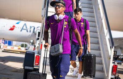 Barcelona a decolat cu înstârziere spre Paris pentru meciul cu PSG
