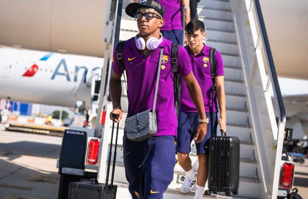 Barcelona a decolat cu înstârziere spre Paris pentru meciul cu PSG