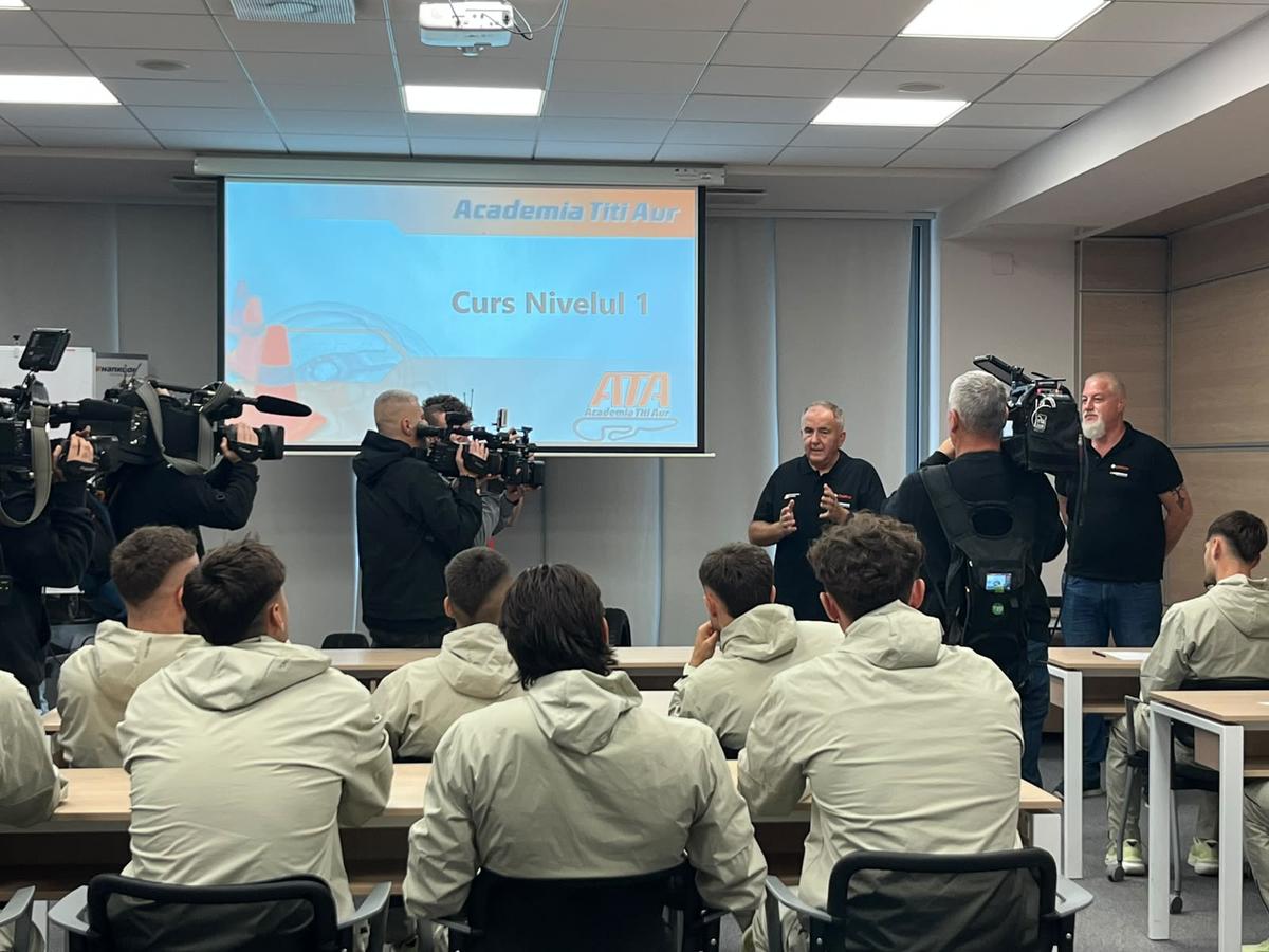 Dinamo a turat motoarele la Academia Titi Aur » Cine e cel mai periculos șofer al liderului: „L-am văzut în trafic, m-am ferit de el”