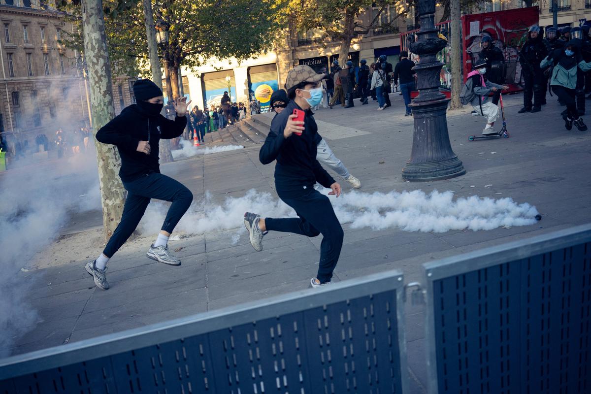 Imagini ireale din haosul de la Paris: poliția franceză a cerut amânarea blockbusterului PSG - Barcelona