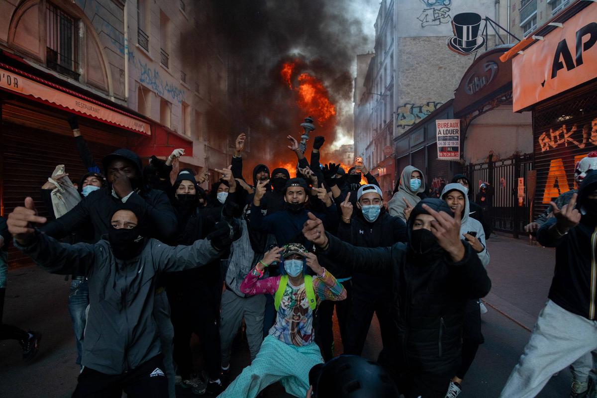 Două cluburi uriașe, prădate de protestatarii din Franța