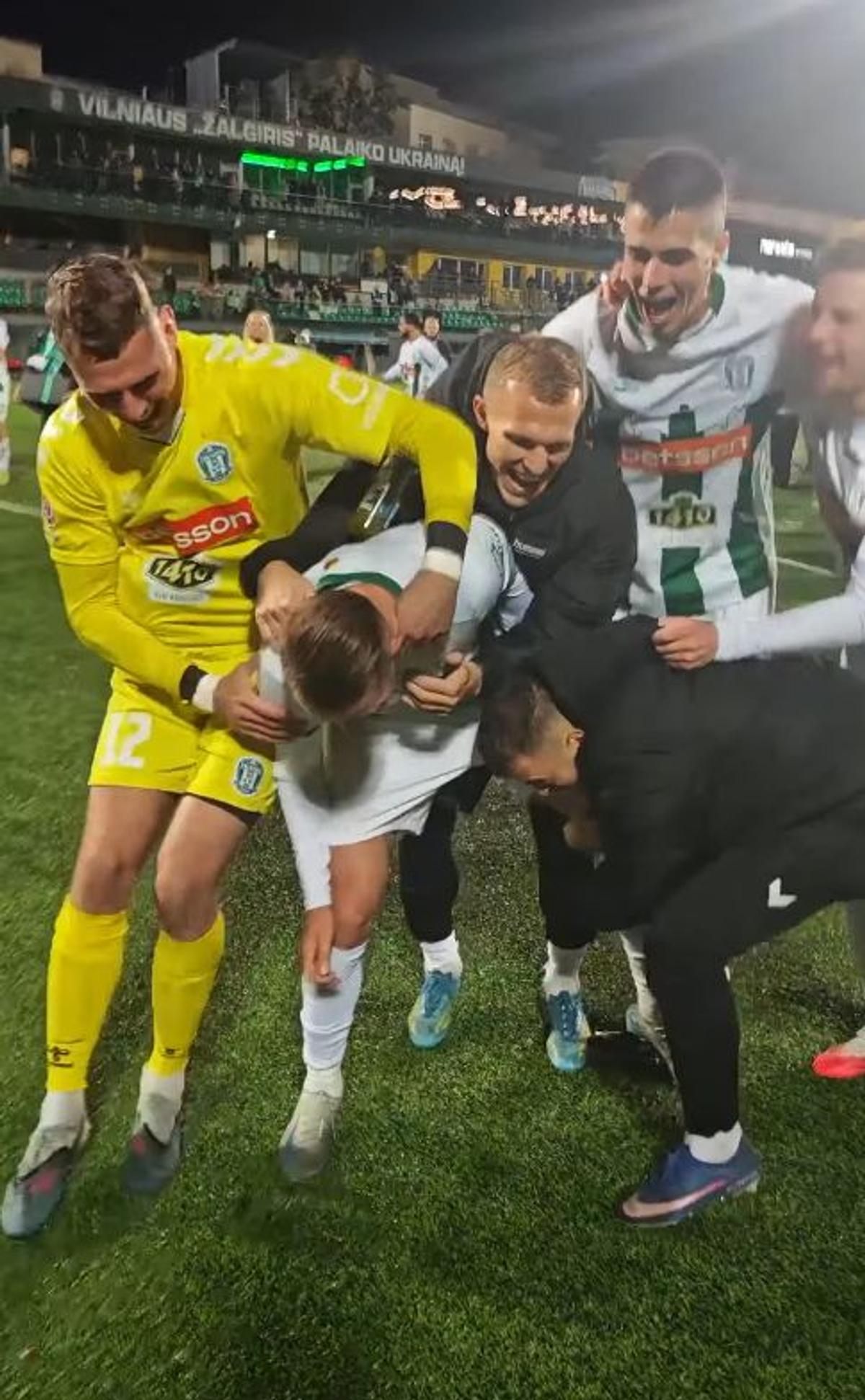 „Mulțumim, Bombardierule!” » Mesaj în limba română pe stadionul din Europa, la retragerea fostului campion din Liga 1