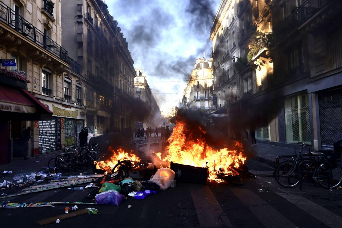 Imagini ireale din haosul de la Paris: poliția franceză a cerut amânarea blockbusterului PSG - Barcelona