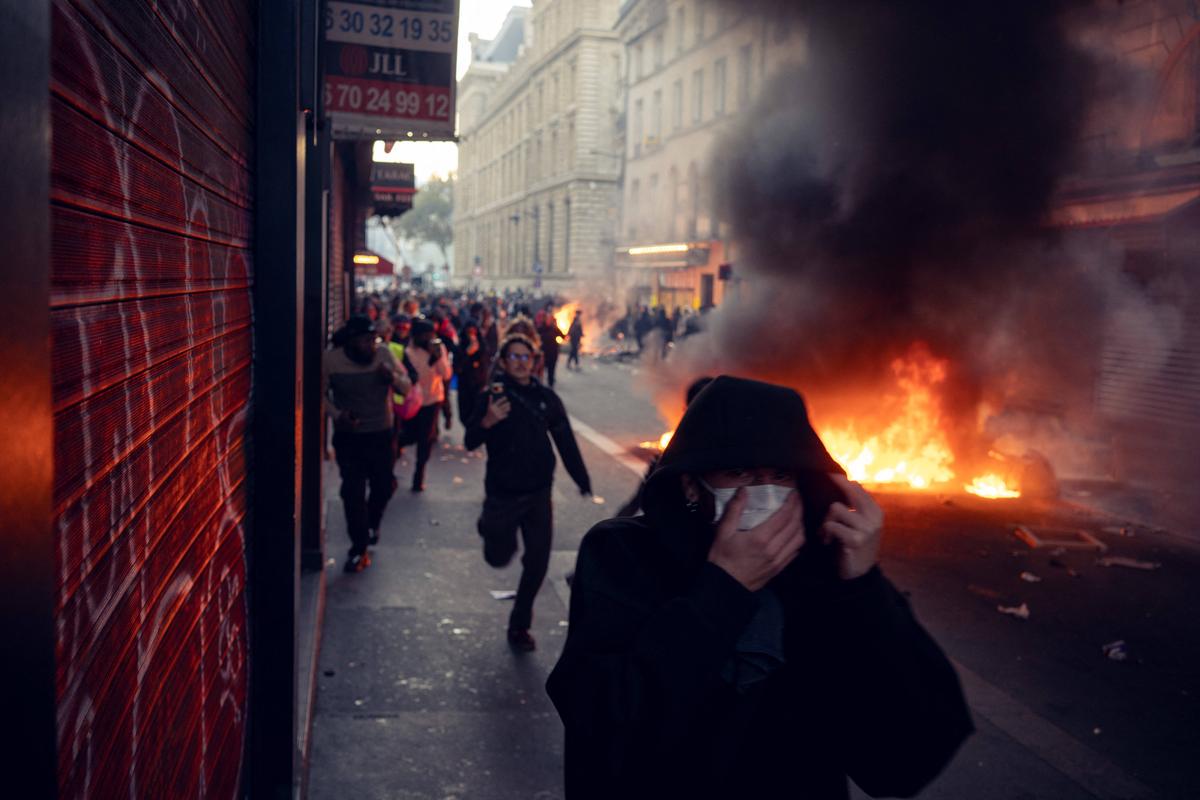 Imagini ireale din haosul de la Paris: poliția franceză a cerut amânarea blockbusterului PSG - Barcelona
