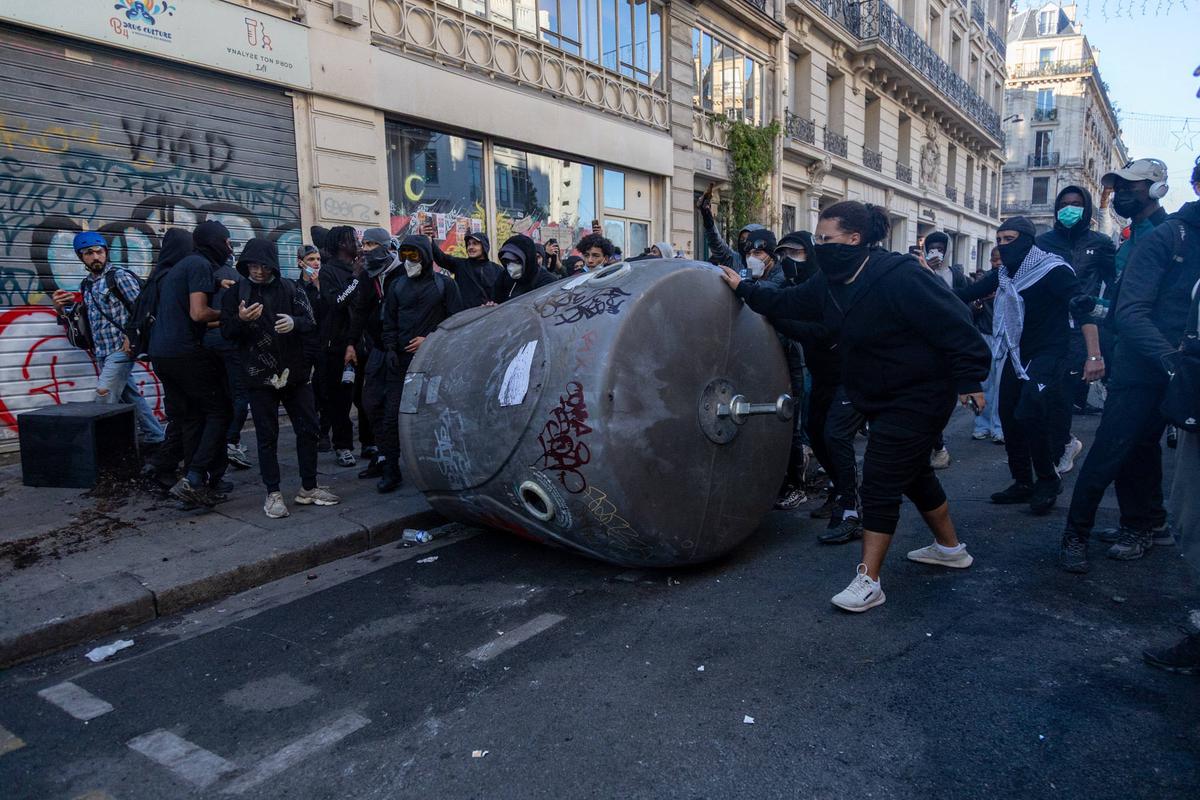 Imagini ireale din haosul de la Paris: poliția franceză a cerut amânarea blockbusterului PSG - Barcelona