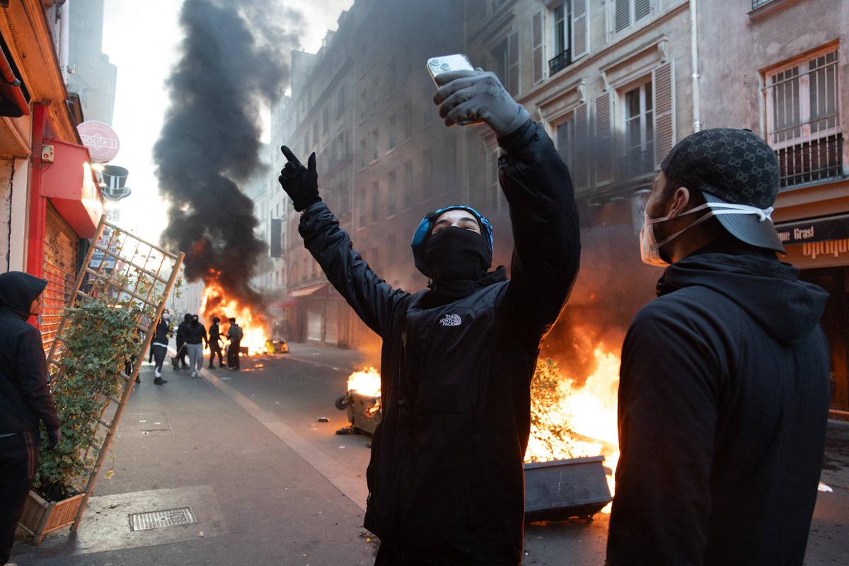 Imagini ireale din haosul de la Paris: poliția franceză a cerut amânarea blockbusterului PSG - Barcelona